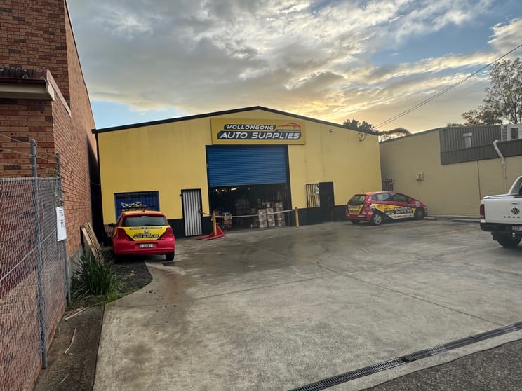 Click to view all images 1/138 Industrial Road Oak Flats NSW 2529 - Image 1