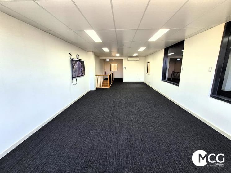 Click to view all images 17 Yellowbox Drive Craigieburn VIC 3064 - Image 3