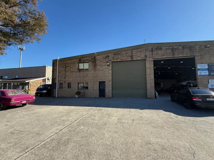 Click to view all images Unit 1/24 Lincoln St Minto NSW 2566 - Image 1