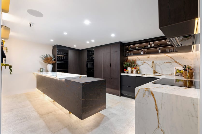 Click to view all images 6/20-22 Expo Court Ashmore QLD 4214 - Image 1