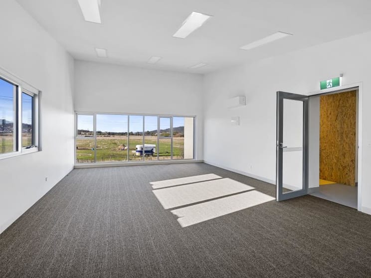 Click to view all images Unit 3/66 Droughty Point Road Rokeby TAS 7019 - Image 2