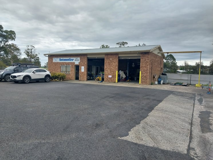 Click to view all images 141-143 Larmer Ave Sanctuary Point NSW 2540 - Image 2