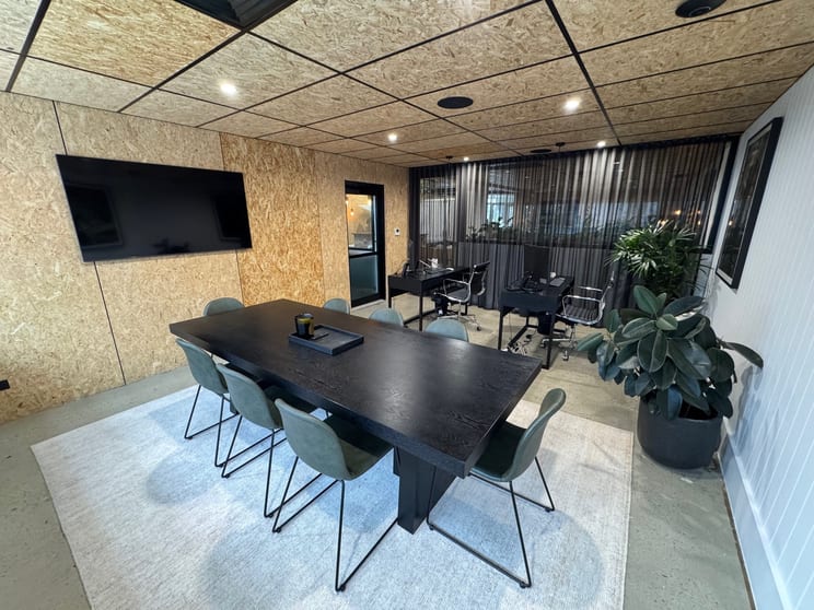 Click to view all images 4a/33 James Street Burleigh Heads QLD 4220 - Image 1
