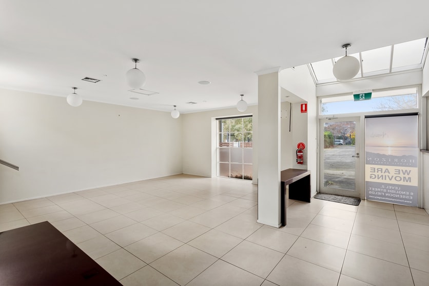 Click to view all images 19 Winifred Street Essendon VIC 3040 - Image 3