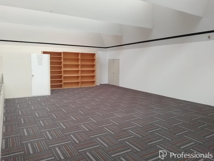 Click to view all images 12 Illawarra Crescent North Ballajura WA 6066 - Image 2