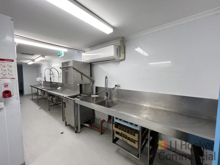 Click to view all images Kitchen/172-176 The Entrance Road Erina NSW 2250 - Image 2