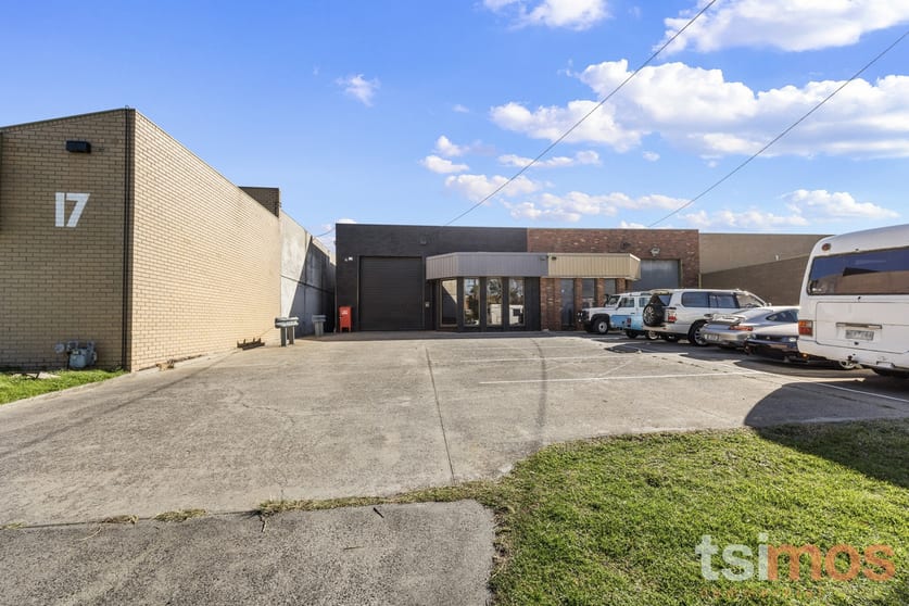 Click to view all images 15A Hinkler Road Mordialloc VIC 3195 - Image 3