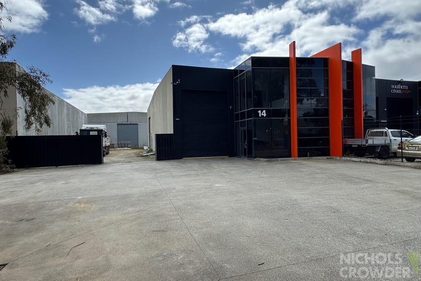 Click to view all images 14 Sahra Grove Carrum Downs VIC 3201 - Image 2