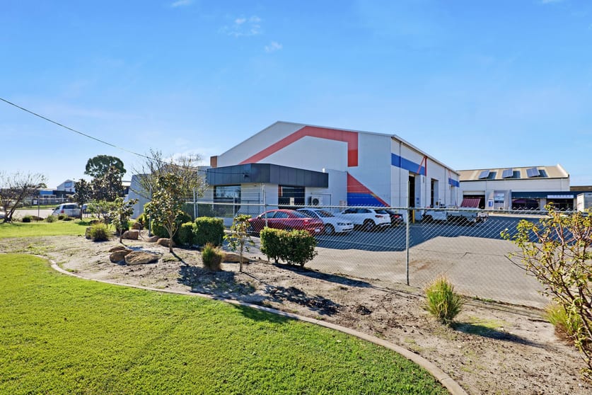 Click to view all images 1/11 Ferguson Street Kewdale WA 6105 - Image 2