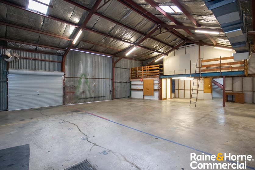 Click to view all images 4/381 Edward Street Wagga Wagga NSW 2650 - Image 3