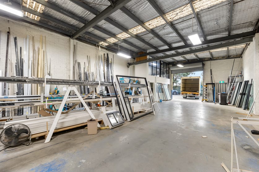 Click to view all images 2 Coora Road Oakleigh South VIC 3167 - Image 3