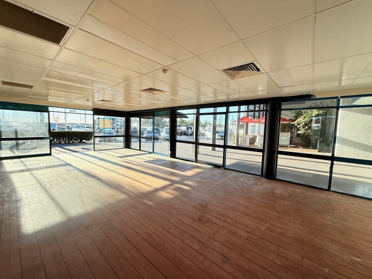 Click to view all images Unit 14/247 Bayview Street Runaway Bay QLD 4216 - Image 1
