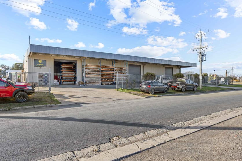 Click to view all images 220 Sutton Street Delacombe VIC 3356 - Image 2