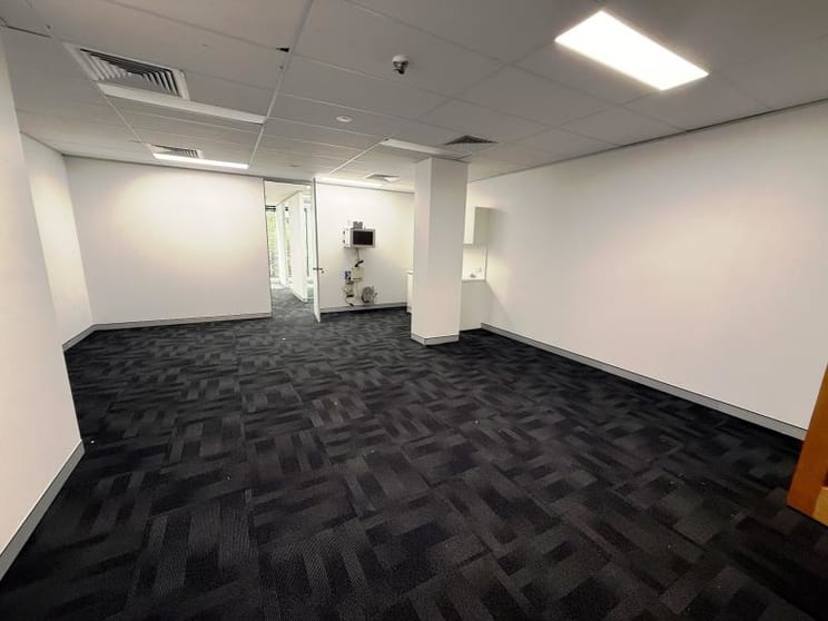 Click to view all images Belrose NSW 2085 - Image 2