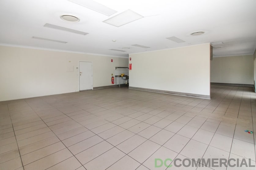 Click to view all images 11/2-4 Plaza Circle Highfields QLD 4352 - Image 2