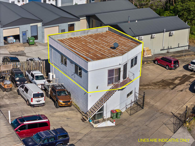 Click to view all images UNIT 2 / 10A BAILEY CRESCENT Southport QLD 4215 - Image 1