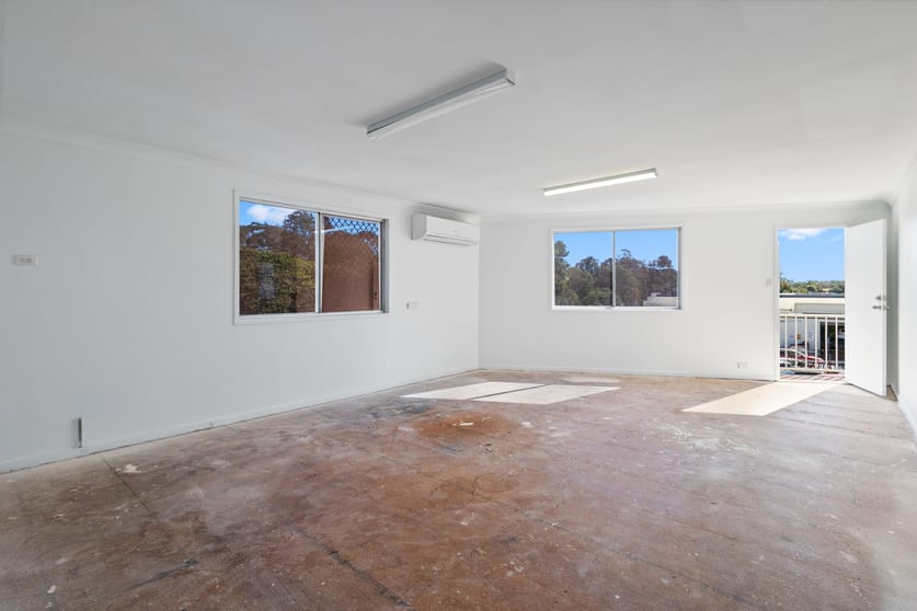 Click to view all images UNIT 2 / 10A BAILEY CRESCENT Southport QLD 4215 - Image 3