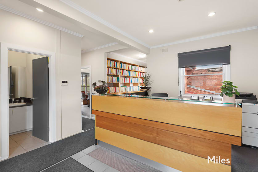Click to view all images 1st Floor/273 Lower Heidelberg Road Ivanhoe East VIC 3079 - Image 2