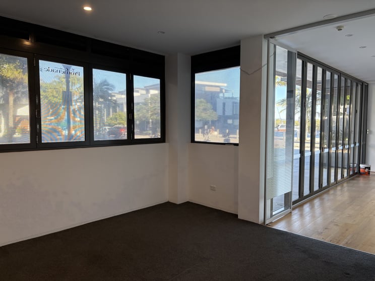 Click to view all images 2/4 Marina Promenade Paradise Point QLD 4216 - Image 3