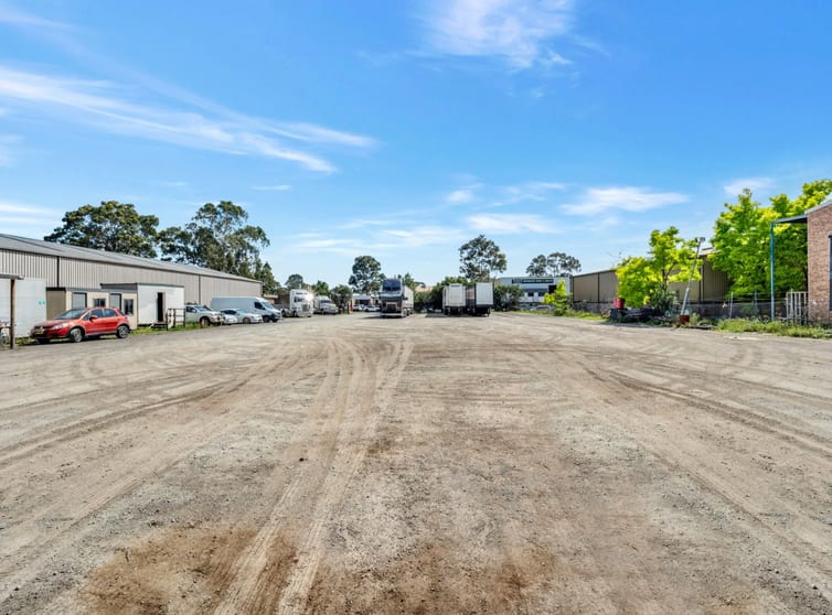Click to view all images 5 Pembury Road Minto NSW 2566 - Image 2