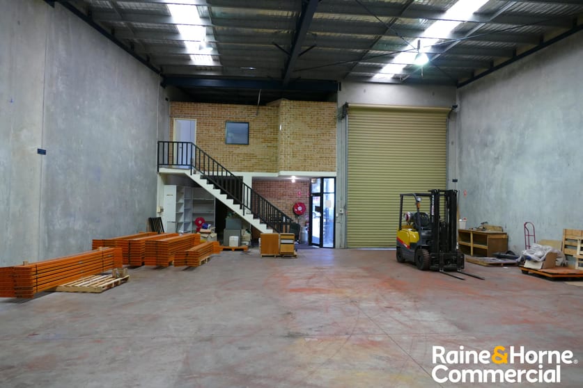Click to view all images Unit 4/4 Broadhurst Road Ingleburn NSW 2565 - Image 2