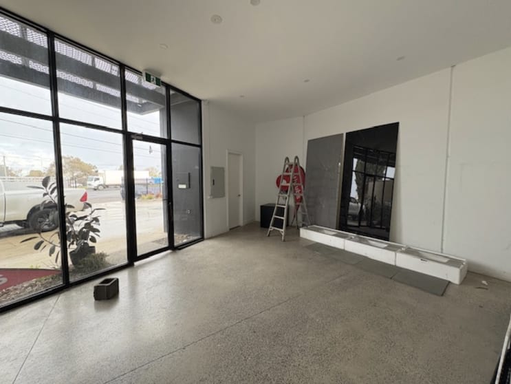 Click to view all images 4/706 Geelong Road Brooklyn VIC 3012 - Image 2