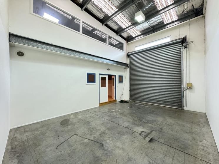Click to view all images Unit 10, 3 Rocklea Drive Port Melbourne VIC 3207 - Image 3