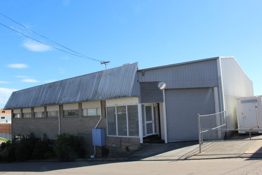 Click to view all images 2/24 Russell Street Batemans Bay NSW 2536 - Image 1