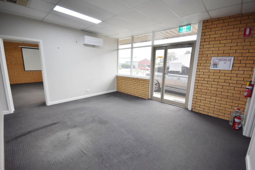 Click to view all images 13 Michael Drive Wodonga VIC 3690 - Image 2