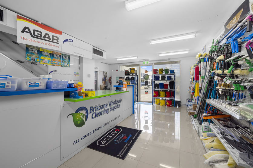 Click to view all images 29/43 Lang Pde Milton QLD 4064 - Image 3