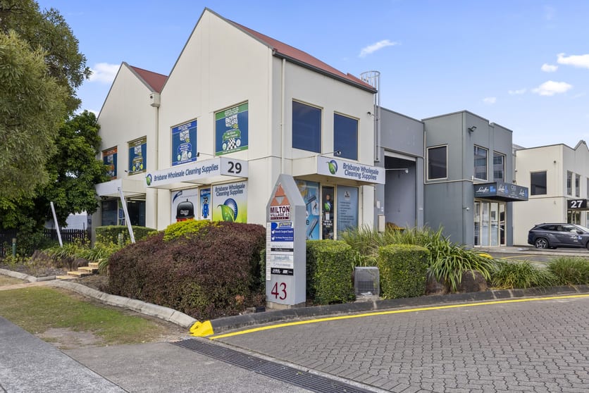 Click to view all images 29/43 Lang Pde Milton QLD 4064 - Image 1