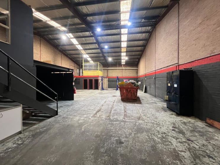 Click to view all images Unit 2/113 Airds Road Minto NSW 2566 - Image 2