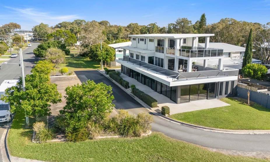 Click to view all images Shops 1-3/18 Anning Avenue Golden Beach QLD 4551 - Image 2