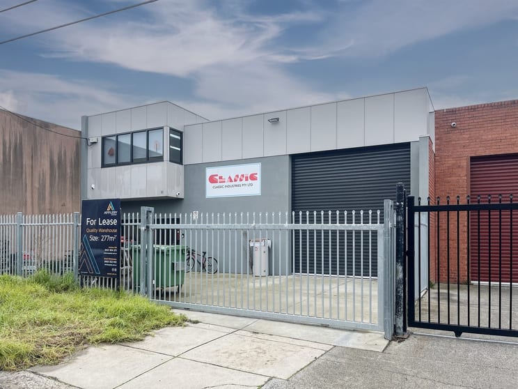 Click to view all images 2 Steven Court Ringwood VIC 3134 - Image 1