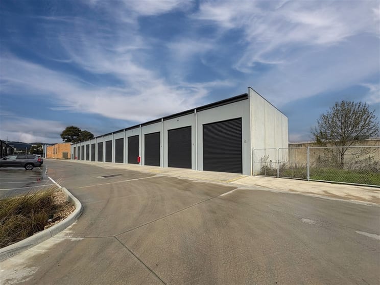 Click to view all images 12/10 Jersey Road Bayswater VIC 3153 - Image 3