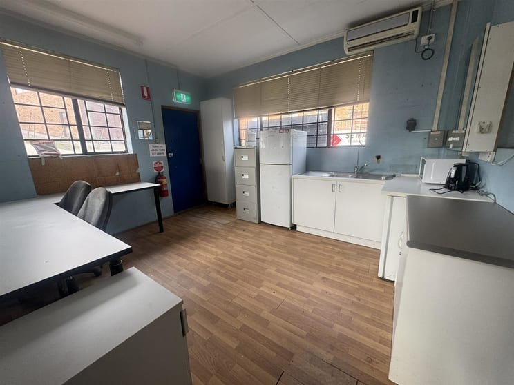 Click to view all images Front/67 Anderson Road Mortdale NSW 2223 - Image 3