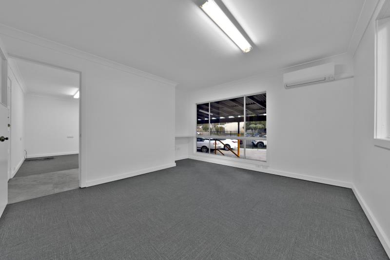 Click to view all images 4 Bluegum Close Tuggerah NSW 2259 - Image 3