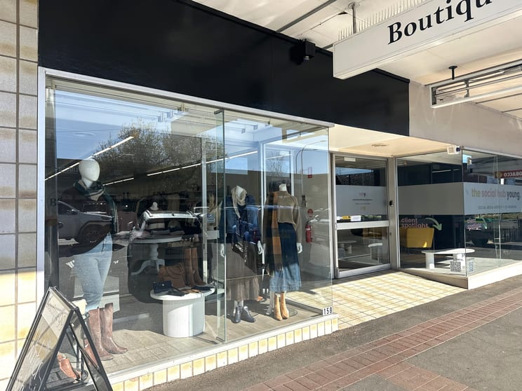Click to view all images 158 Boorowa Street Young NSW 2594 - Image 2
