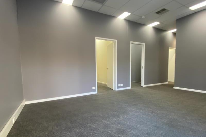Click to view all images Ground Unit 4/6 Montford Crescent Lyneham ACT 2602 - Image 3