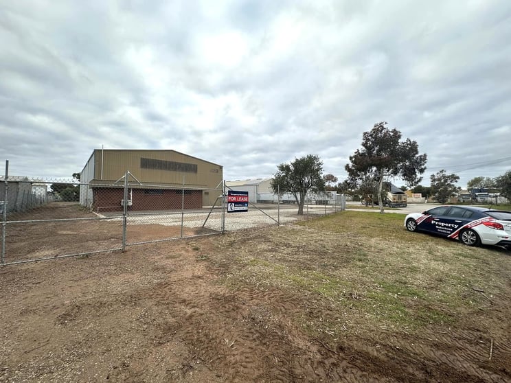 Click to view all images 10 Quin Drive Swan Hill VIC 3585 - Image 2