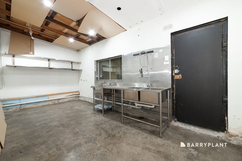 Click to view all images 110 Snell Grove Oak Park VIC 3046 - Image 3