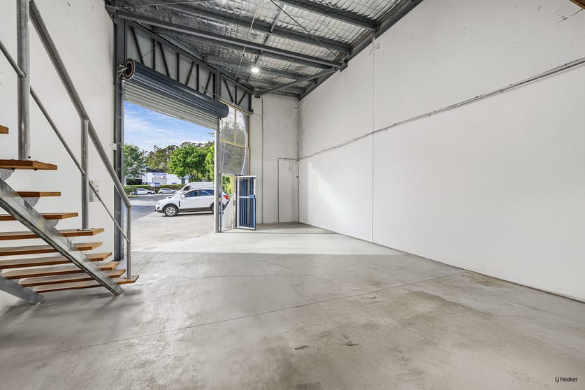 Click to view all images 8/27-29 Dover Drive Burleigh Heads QLD 4220 - Image 2