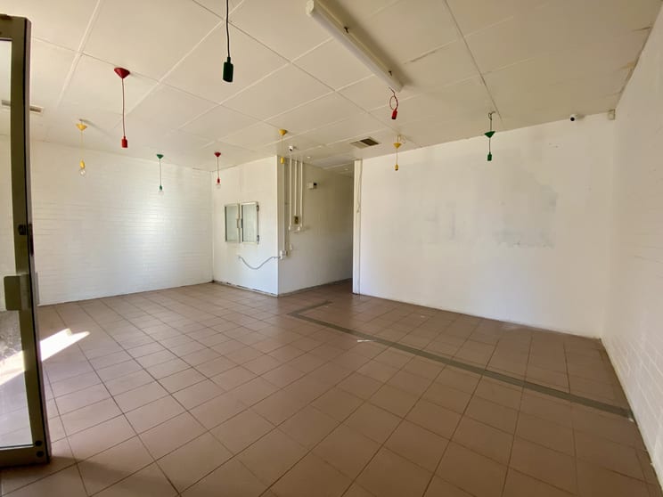 Click to view all images 4/75-79 Belmont Road Kenwick WA 6107 - Image 3