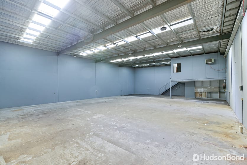 Click to view all images 4/13 Gatwick Road Bayswater North VIC 3153 - Image 3