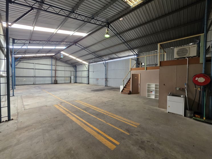 Click to view all images 17 Kirkcaldy Street South Bathurst NSW 2795 - Image 2