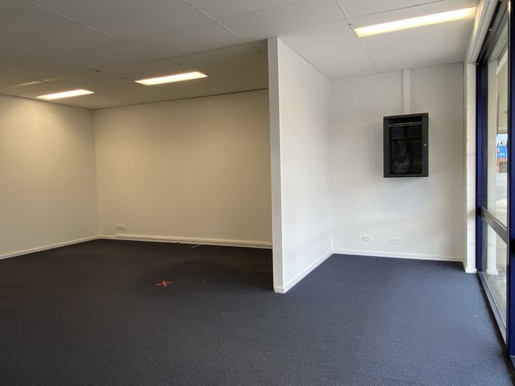 Click to view all images 1 Sillett Lane Sale VIC 3850 - Image 2