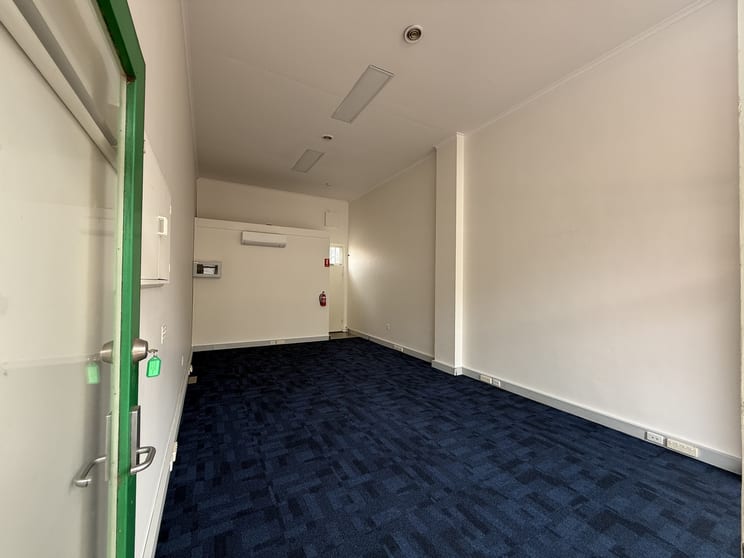 Click to view all images 87 Thompson Street Hamilton VIC 3300 - Image 2