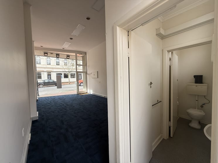 Click to view all images 87 Thompson Street Hamilton VIC 3300 - Image 3
