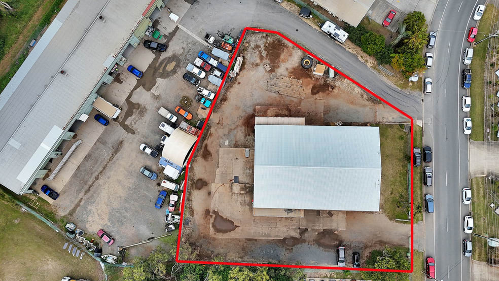 Click to view all images Front Shed/24 David Muir Slade Point QLD 4740 - Image 1