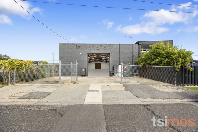 Click to view all images 18 Kareela Street Mordialloc VIC 3195 - Image 1